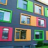 Modne kolory okien 2022 – jaki kolor okien do nowoczesnego domu i mieszkania wybrać?